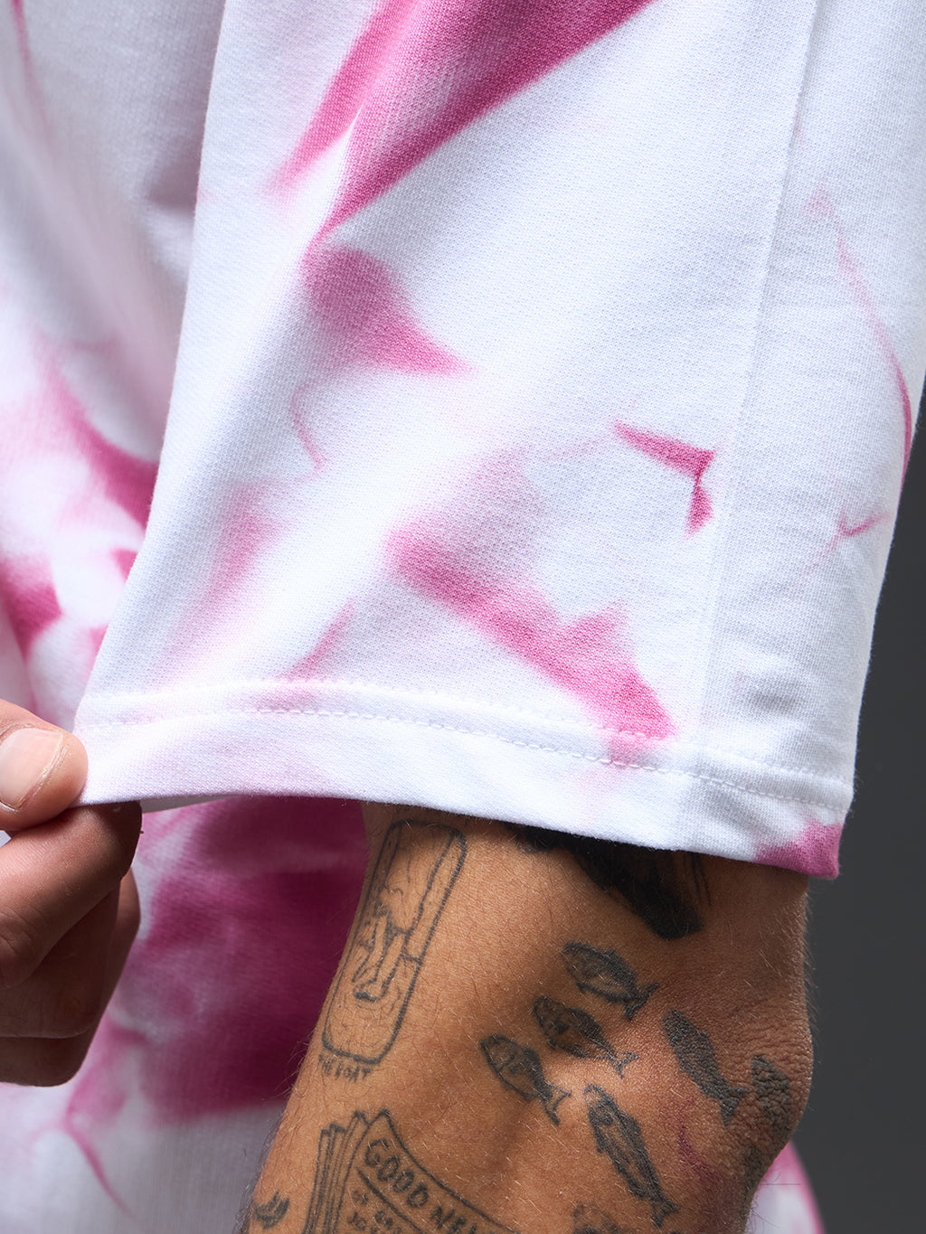 White oversized T-shirt with spray and puff print design, featuring "Be A Leader" slogan from Rudrajap.